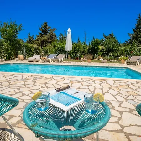 Villa Edem Khalikerí