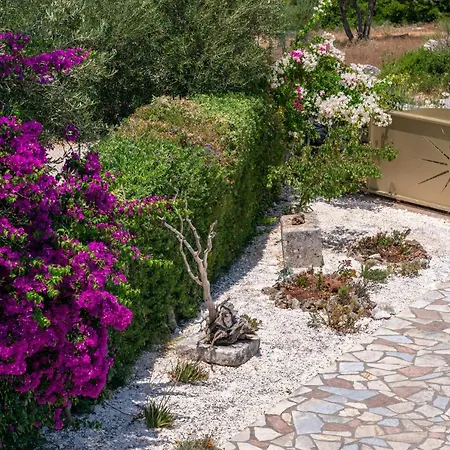 Edem Villa Khalikerí