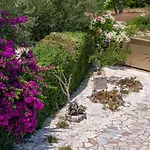 Edem Villa Khalikerí